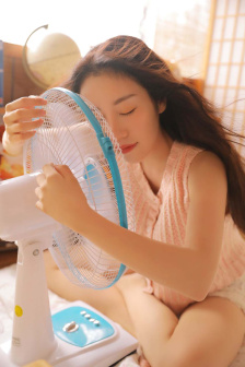 特朗普开始搬家?卡车驶入海湖庄园